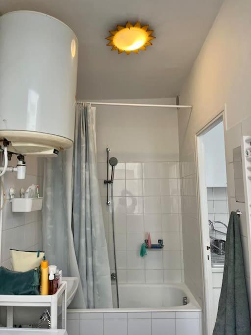 Apartment In Montmartre, Paris, Near Sacre-Coeur Read Host Profile For Booking Buitenkant foto
